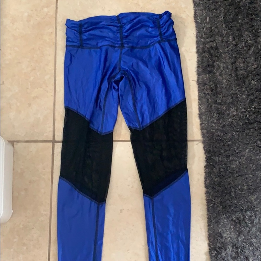 Carbon38 by Chill by Will Blue w/ Black Leggings